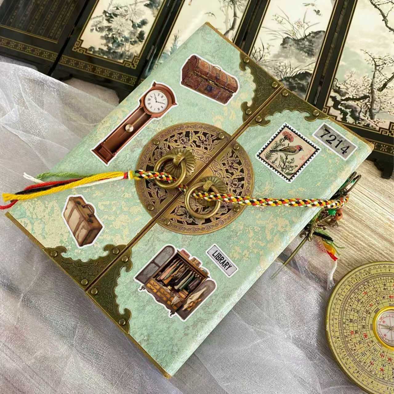 Vintage Trinkets Sticker Books - Vintage Collectible Books 评论和价格